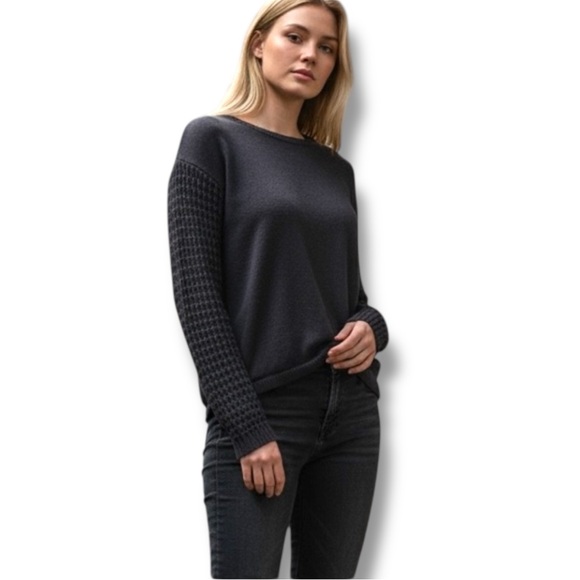 Alice + Olivia Sweaters - Alice + Olivia Black Wool Mixed Stitch Crew Neck Pullover Sweater Size Medium